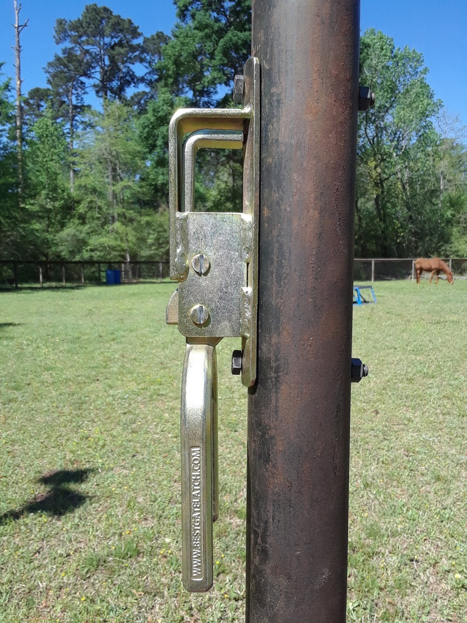 Bold to Metal Pipe Panel or Natrow Wood Post